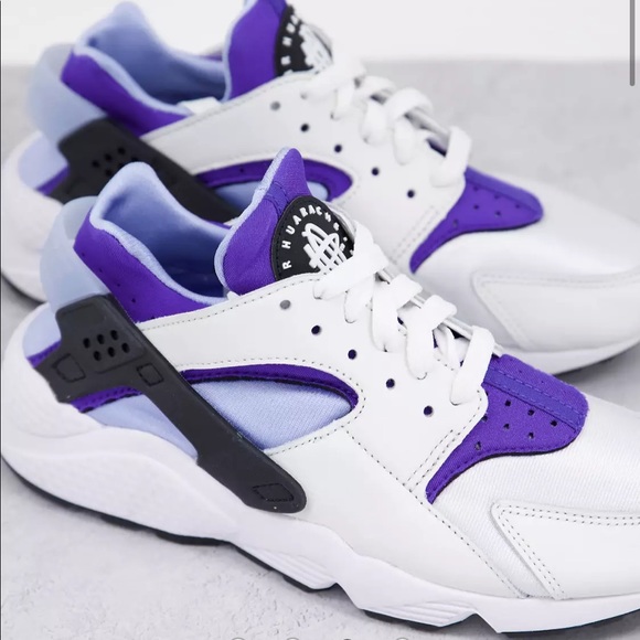 NWT Nike Air Huarache Women’s Sneakers - Picture 2 of 9